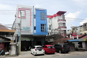 Exterior - OYO 2524 Royal Borneo Guesthouse (Banjarmasin)