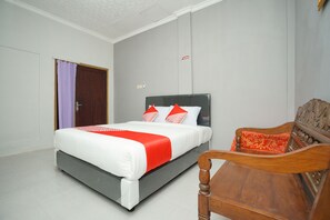 Deluxe Double Room | Bed sheets - OYO 2492 Nindy Homestay (Probolinggo)
