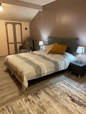 5 bedrooms, free WiFi, bed sheets - Beautiful renovated chalet with views of Mont Blanc. Ski slope directly there. (Saint-Gervais-les-Bains)