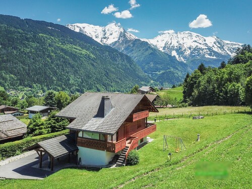 Beau chalet rénové skis aux pieds, avec superbe vue sur le Mont Blanc