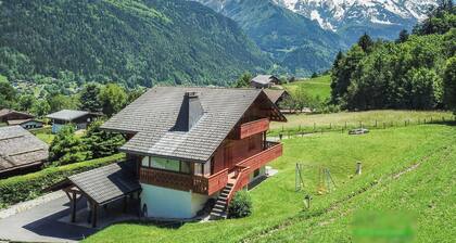 Beau chalet rénové skis aux pieds, avec superbe vue sur le Mont Blanc