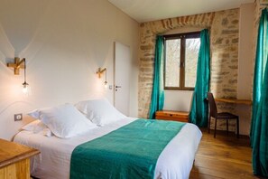 Superior-Zimmer | Hochwertige Bettwaren, Daunenbettdecken, individuell dekoriert