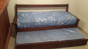 2 dormitorios, cortinas opacas, wifi gratis y ropa de cama