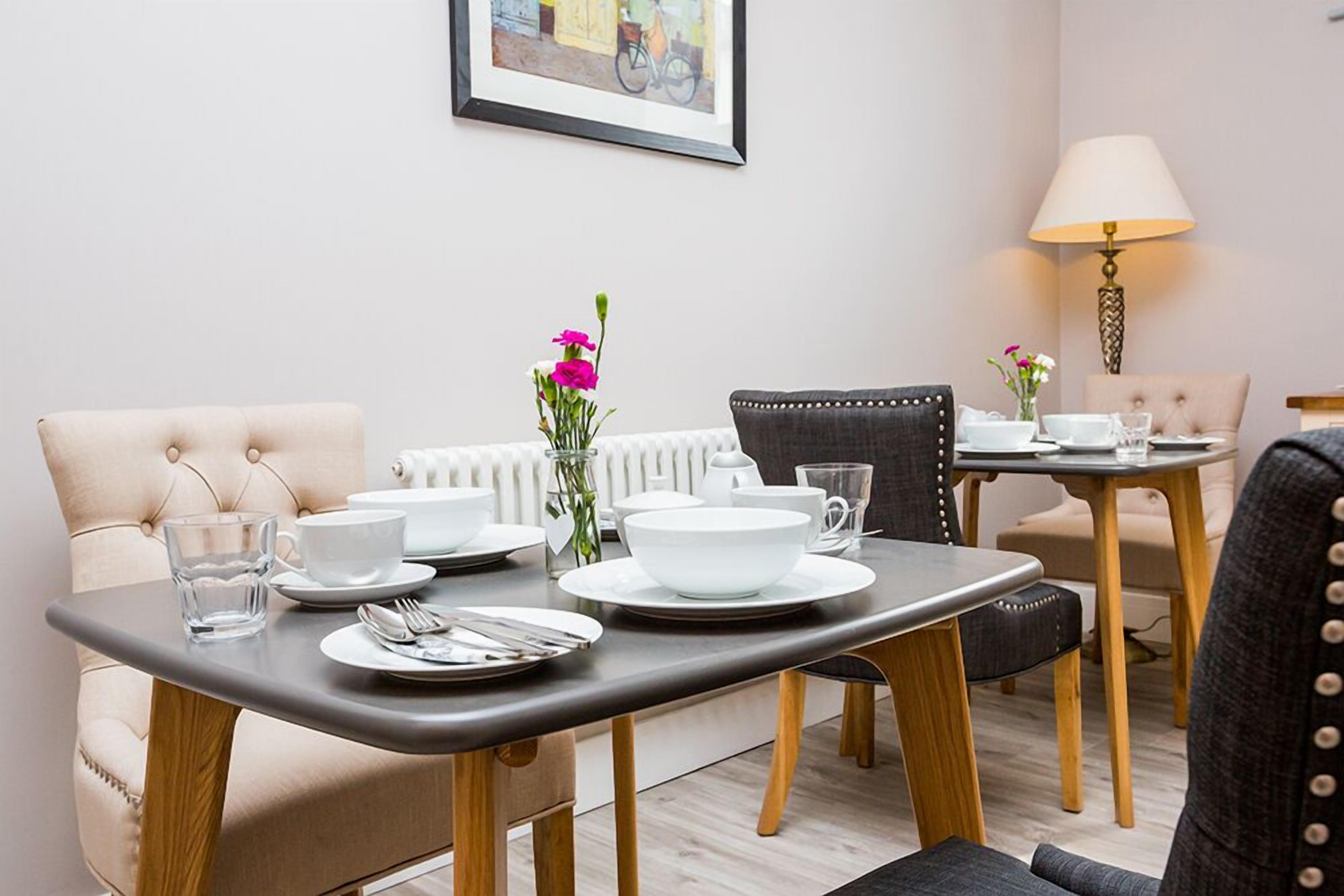 Free daily English breakfast