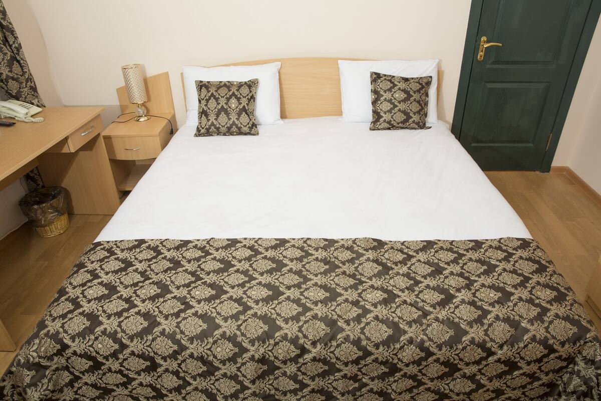 Standard Double or Twin Room | Hypo-allergenic bedding available, minibar