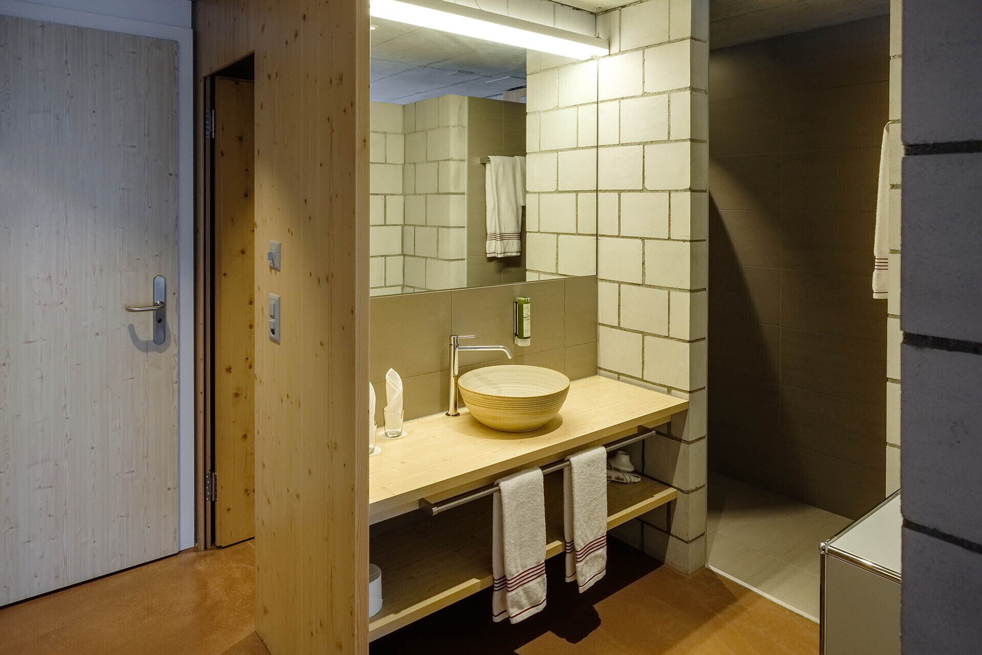 double room | bathroom | shower, free toiletries, hair dryer, towels