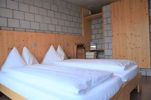 Double Room | Hypo-allergenic bedding, individually decorated, individually furnished - Hotel Seaside  (Spiez)