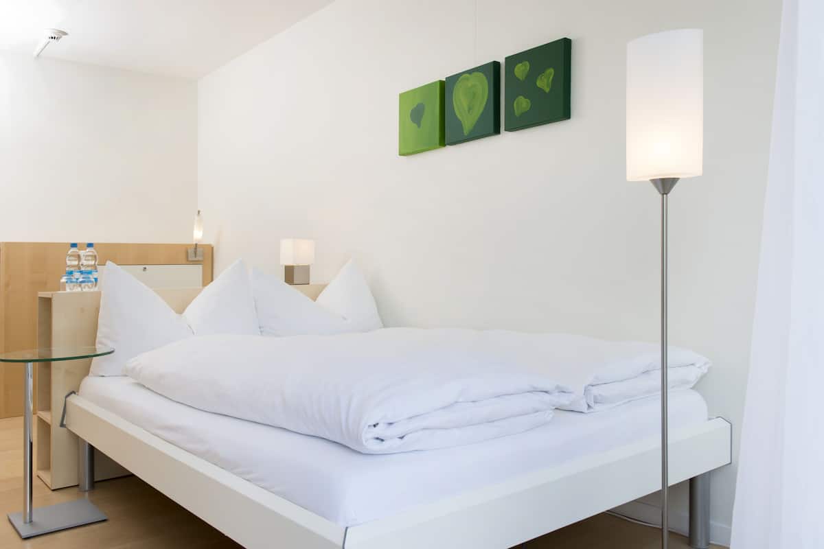 Basic-Zimmer | Allergikerbettwaren, individuell dekoriert, individuell eingerichtet