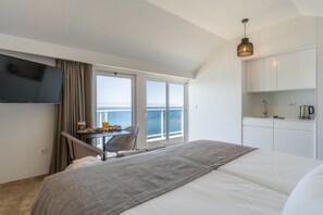 Deluxe Double Room, Ocean View, Sea Facing | Hypo-allergenic bedding, free minibar items, in-room safe - Escarpa - the Madeira Hideaway (Ponta do Sol)