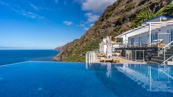 Outdoor pool, pool umbrellas, sun loungers