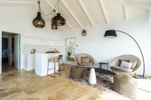 Superior House | Living area | 90-cm Smart TV with digital channels, TV, heated floors - Escarpa - the Madeira Hideaway (Ponta do Sol)