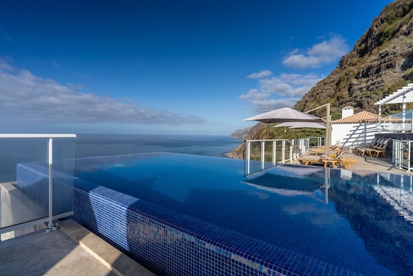 Outdoor pool, pool umbrellas, sun loungers