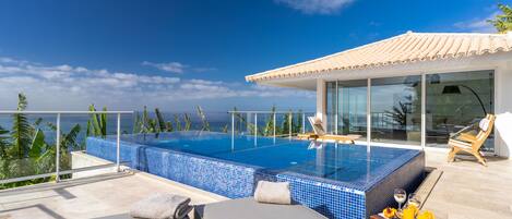 スーペリア ハウス | 低刺激性寝具、ミニバーのアイテム (無料)、セーフティボックス (室内)、ノートパソコン用作業スペース