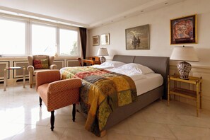 Luxury Double or Twin Room | Premium bedding, down comforters, minibar, individually decorated - Die Villa Mettmann (Mettmann)