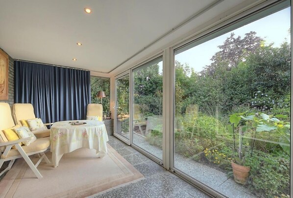 Comfort appartement, uitzicht op tuin | Terras