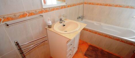 Baignoire, serviettes fournies