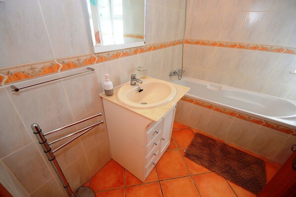 Baignoire, serviettes fournies
