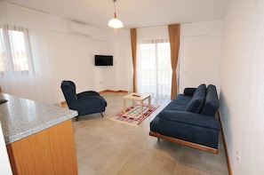 Comfort Suite, 1 Bedroom | Living room | 80-inch LCD TV with cable channels, TV - Karaincir Suit Otel (Datça)