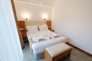 In-room safe, desk, soundproofing, free WiFi - Karaincir Suit Otel (Datça)