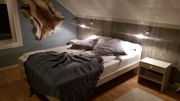 Deluxe Double Room, Bathtub | 1 bedroom, free WiFi, bed sheets