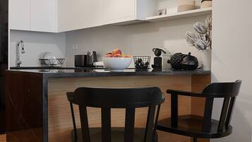 Apartment, 3 Bedrooms | In-room dining