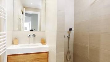 Apartment, 3 Bedrooms | Bathroom