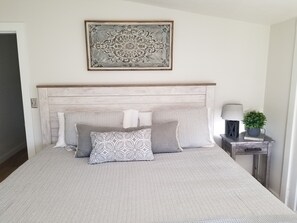 4 habitaciones, tabla de planchar con plancha, wifi y ropa de cama