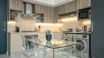 Apartemen Deluks, 1 kamar tidur | Makan di kamar