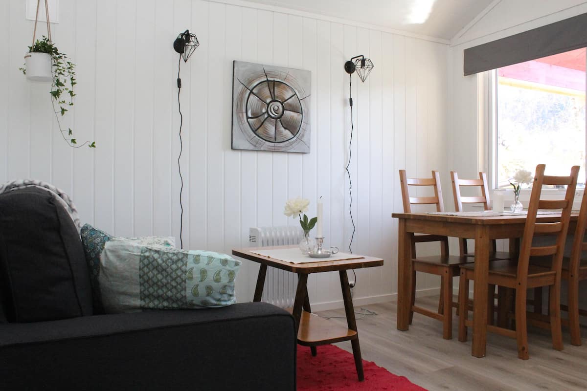 Holzhütte (Hytte 5) | Essbereich im Zimmer