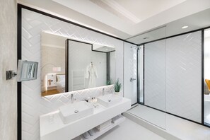 Governor Suite with Danube view | Bathroom sink - Hotel Vision (Budapest)