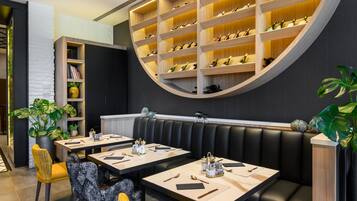 Petit déjeuner buffet (21 EUR par personne)