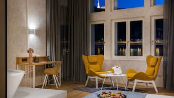 Governor Suite with Danube view | 1 quarto, roupas de cama premium, frigobar, cofres nos quartos