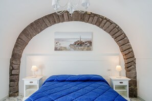 Habitación doble superior, vistas al patio | Ropa de cama de alta calidad y edredones de plumas