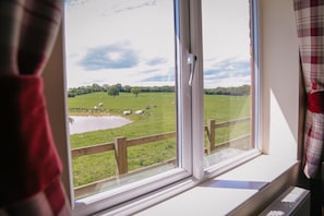 Hypo-allergenic bedding, individually decorated, individually furnished - Millmoor Farm Holidays (Malpas)