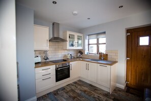 The Corn Store | Private kitchen - Millmoor Farm Holidays (Malpas)