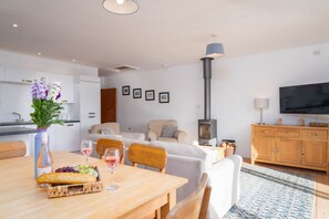 Dining - Beachside House, Log Burner, Parking and Garden (Praa Sands)