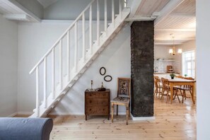 Apartment, 2 Bedrooms (103) | Living area