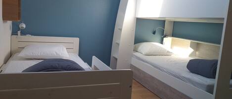 2 slaapkamers, een strijkplank/strijkijzer, gratis wifi