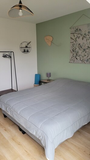 2 bedrooms, iron/ironing board, free WiFi