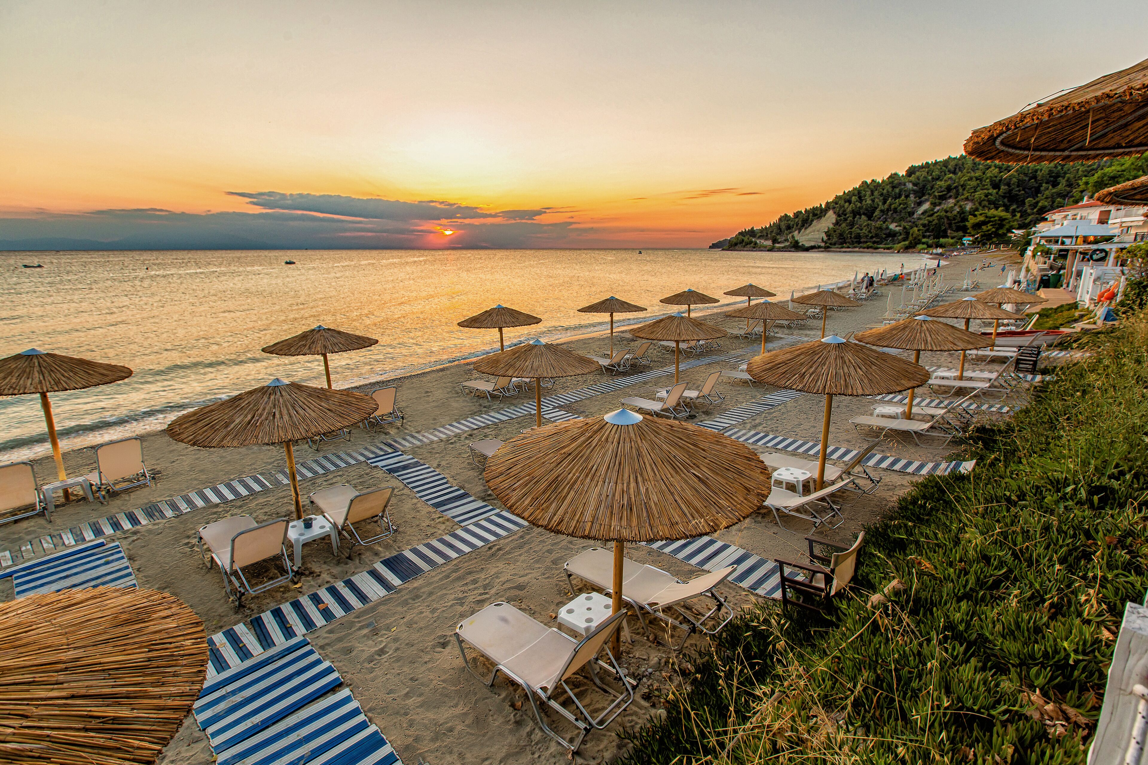 Private beach, white sand, beach bar