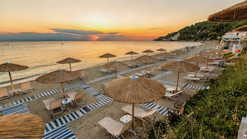Private beach, white sand, beach bar