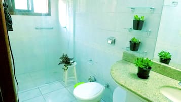 Dormitório compartilhado | Banheiro | Chuveiro, toalhas de banho