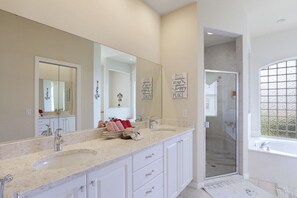 Combined shower/tub, hair dryer, towels, soap - Tropical Island Retreat! Early check-in/Late check-out! Click 3rd pic for video! (Marco Island)