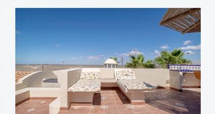 Hermosa casa de 4 habitaciones con espectaculares vistas al mar