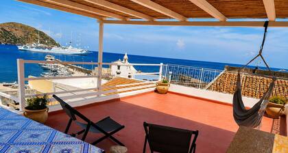 Haus im Zentrum von Lipari mit Meerblick