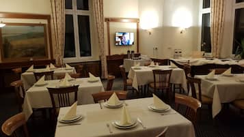 Päivittäinen buffetaamiainen (8 EUR per henkilö)