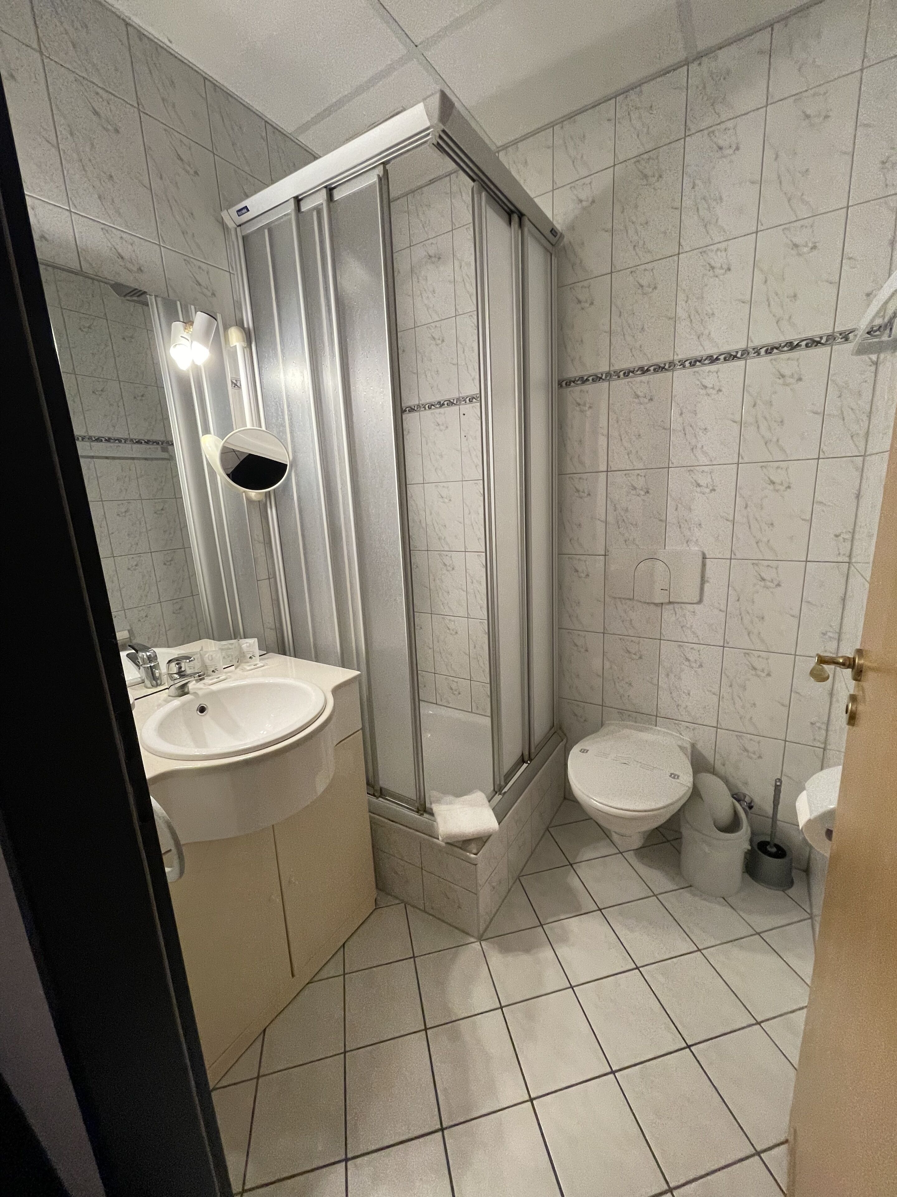 design room | bathroom | shower, towels