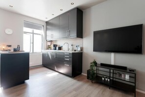 Refrigerador, horno, placa de cocina, lavavajillas