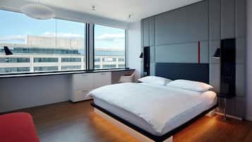 Room, 1 King Bed (Mobility Accessible, Roll-In Shower) | Premium bedding, pillowtop beds, in-room safe, desk