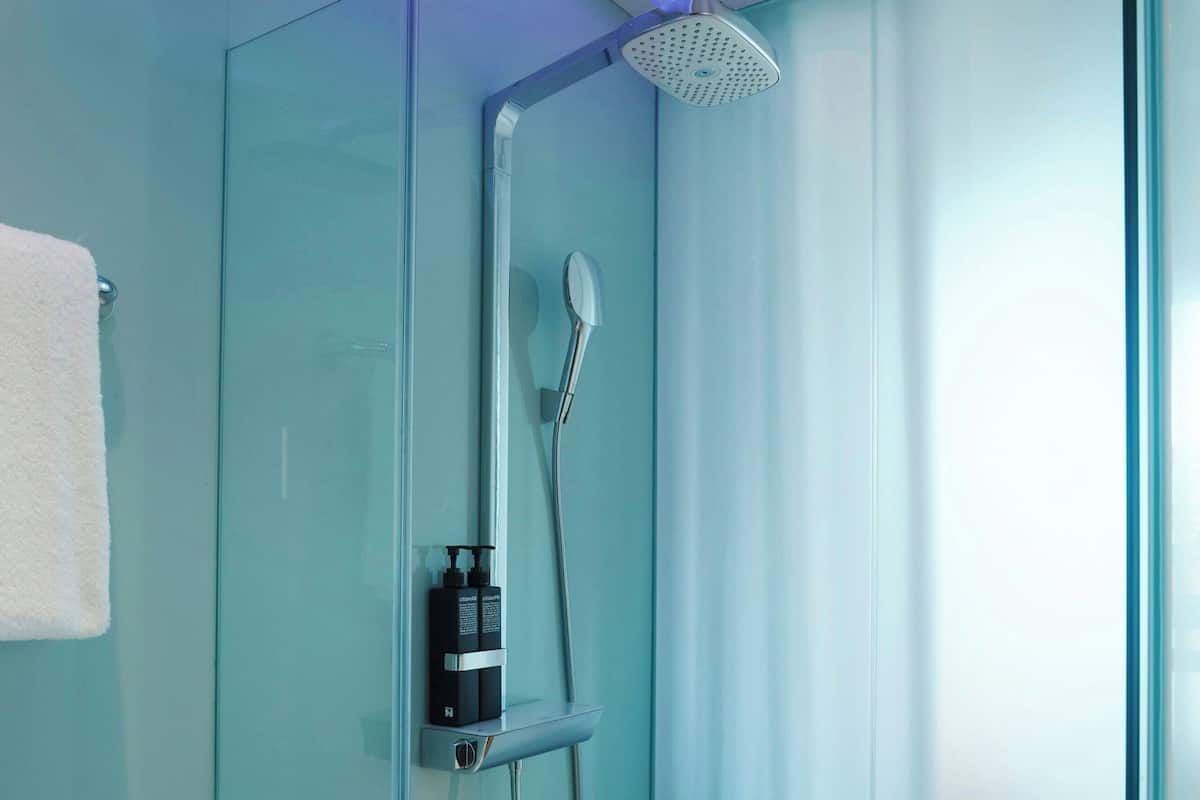 Ducha, cabezal de ducha con hidromasaje, artículos de tocador ecológicos